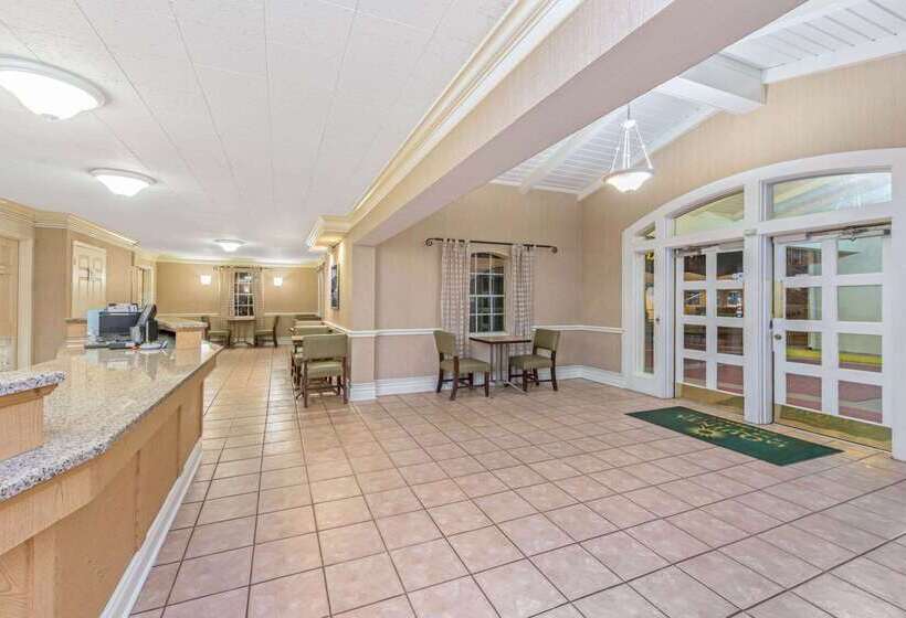 فندق La Quinta Inn By Wyndham New Orleans Causeway