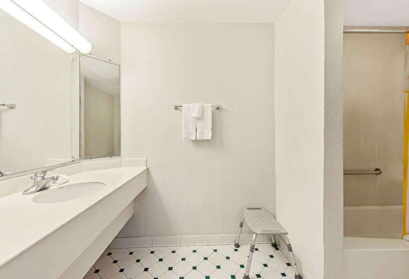 هتل Econo Lodge