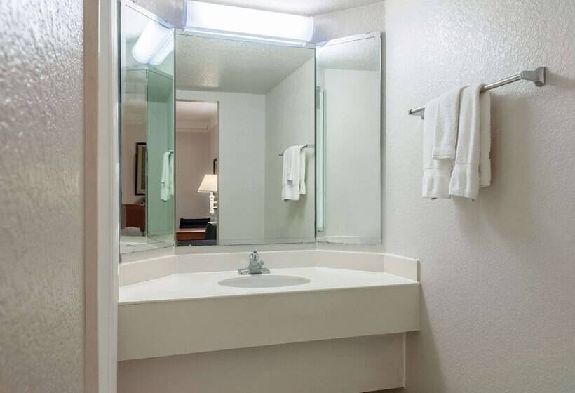 בית מלון כפרי La Quinta Inn By Wyndham New Orleans West Bank / Gretna