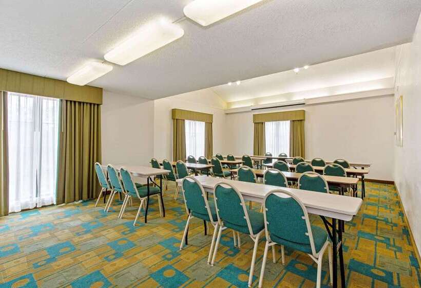 Fotos del hotel La Quinta Inn By Wyndham Orlando Airport West:  63