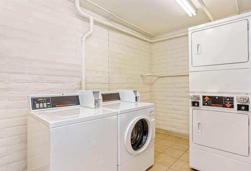 Fotos del hotel La Quinta Inn By Wyndham Orlando Airport West:  52