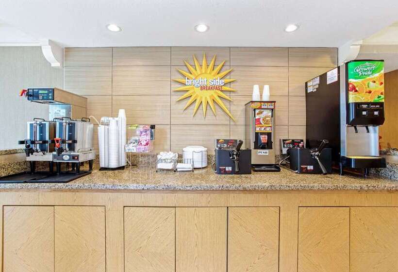 Fotos del hotel La Quinta Inn By Wyndham Orlando Airport West:  48