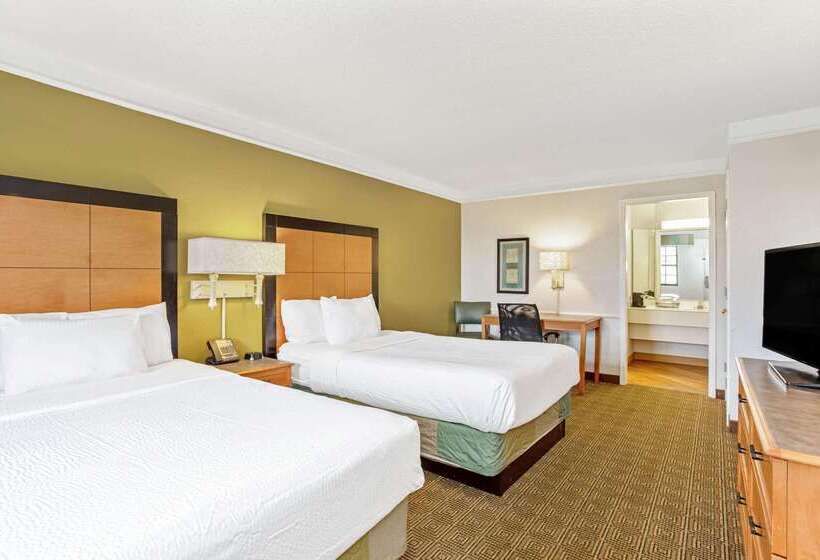 Fotos del hotel La Quinta Inn By Wyndham Orlando Airport West:  5