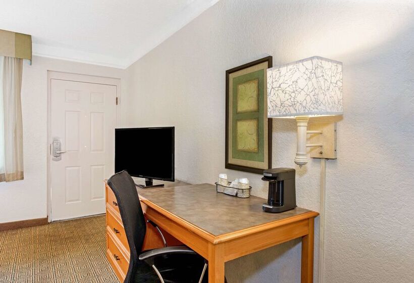 Fotos del hotel La Quinta Inn By Wyndham Orlando Airport West:  46