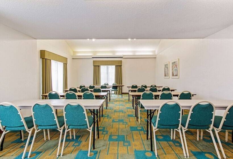 فندق La Quinta Inn By Wyndham Orlando Airport West