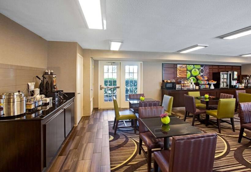 Отель La Quinta Inn By Wyndham San Marcos
