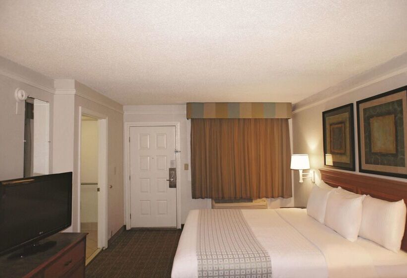 בית מלון כפרי La Quinta Inn By Wyndham Tallahassee North