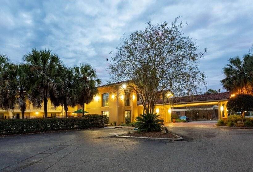 בית מלון כפרי La Quinta Inn By Wyndham Tallahassee North