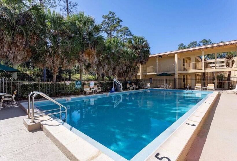 בית מלון כפרי La Quinta Inn By Wyndham Tallahassee North