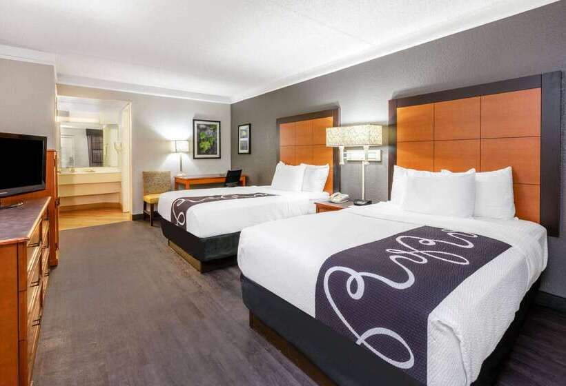هتل Super 8 By Wyndham The Woodlands North