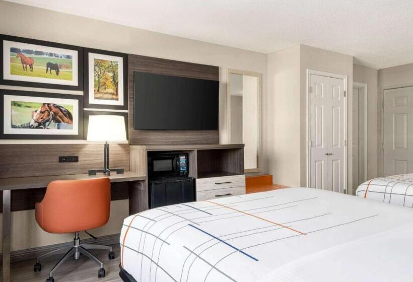 هتل La Quinta Inn Lexington Horse Park