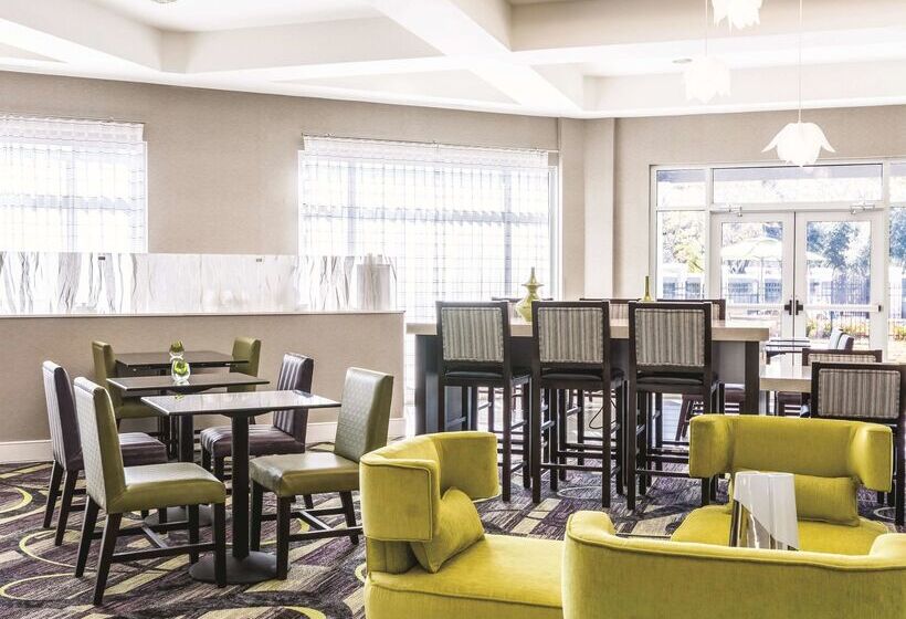 هتل La Quinta By Wyndham Alexandria Airport