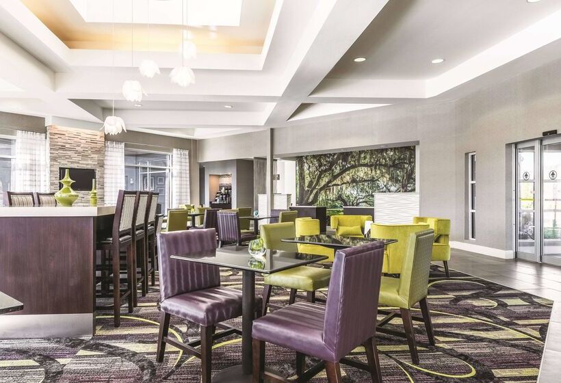 هتل La Quinta By Wyndham Alexandria Airport