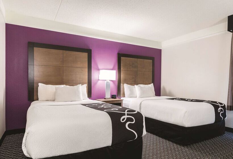 هتل La Quinta By Wyndham Alexandria Airport