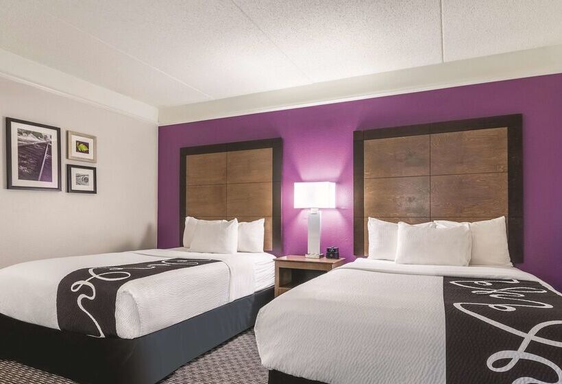 هتل La Quinta By Wyndham Alexandria Airport