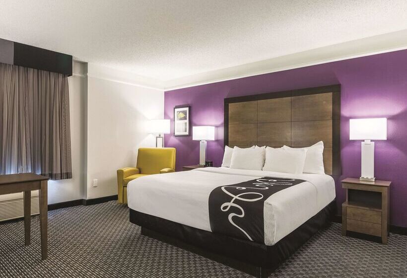 هتل La Quinta By Wyndham Alexandria Airport