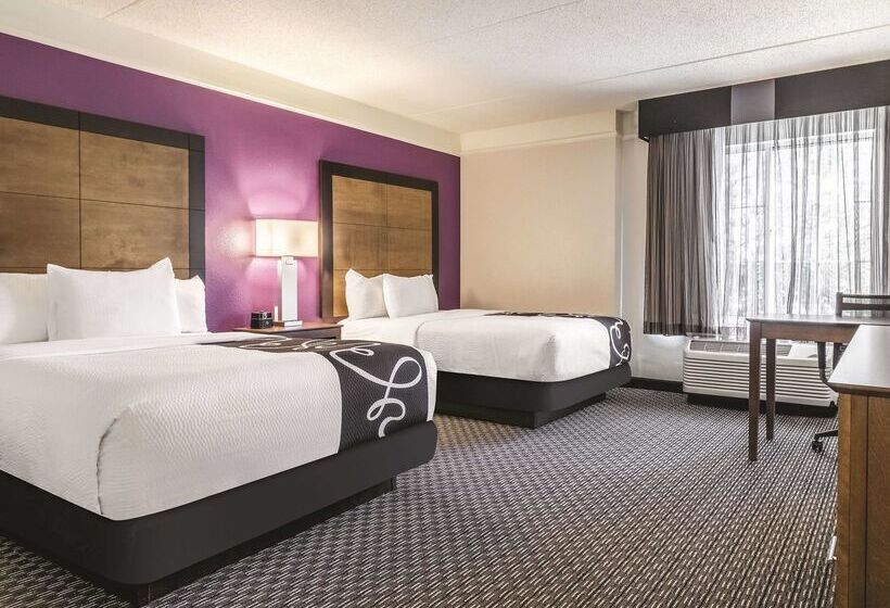 هتل La Quinta By Wyndham Alexandria Airport