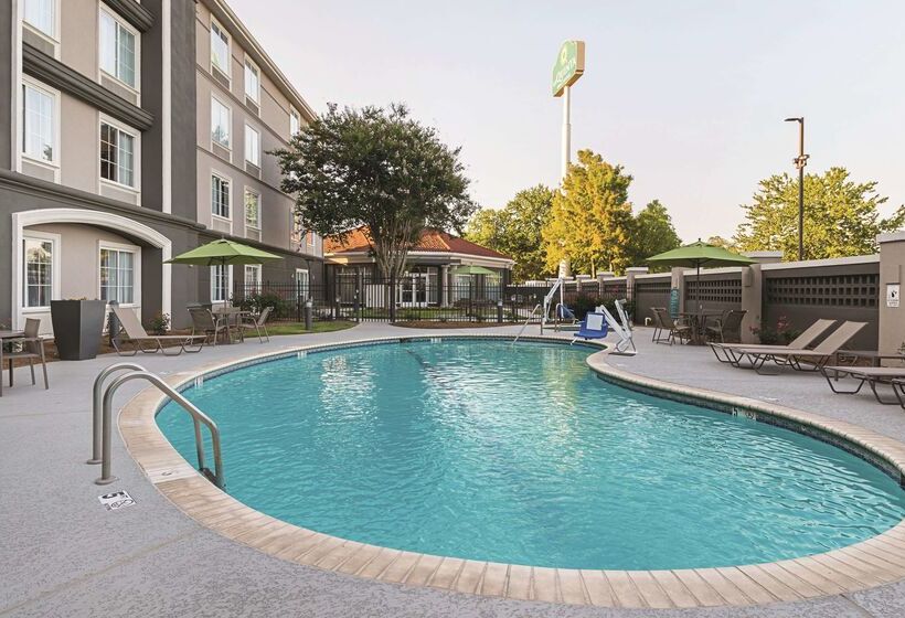 هتل La Quinta By Wyndham Alexandria Airport