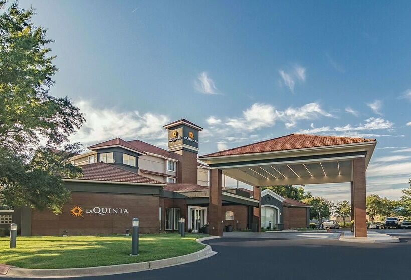 هتل La Quinta By Wyndham Alexandria Airport