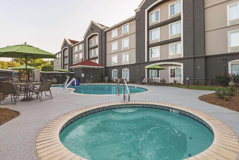 هتل La Quinta By Wyndham Alexandria Airport