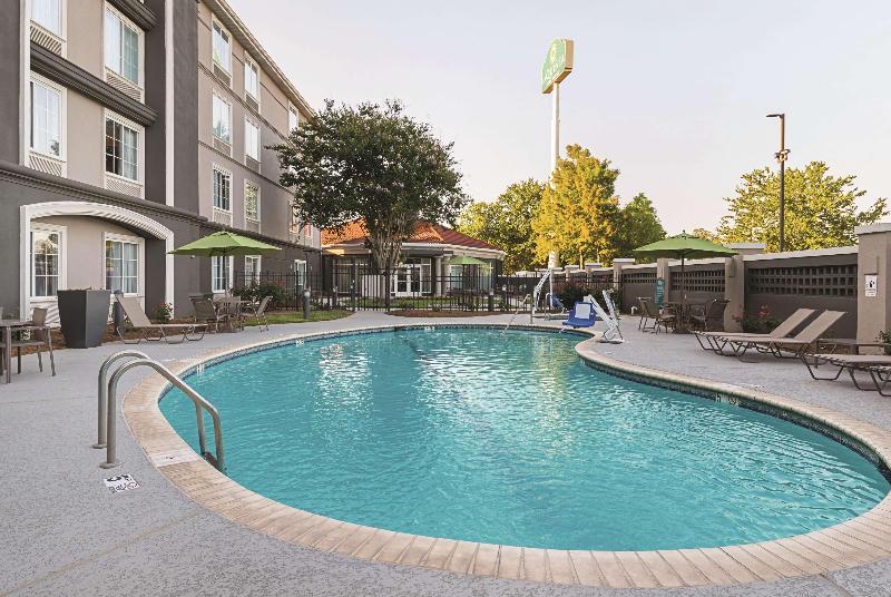 هتل La Quinta By Wyndham Alexandria Airport