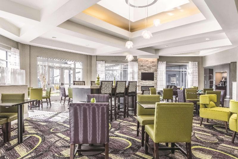 هتل La Quinta By Wyndham Alexandria Airport