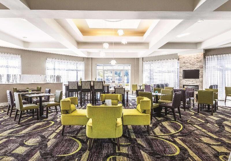 هتل La Quinta By Wyndham Alexandria Airport