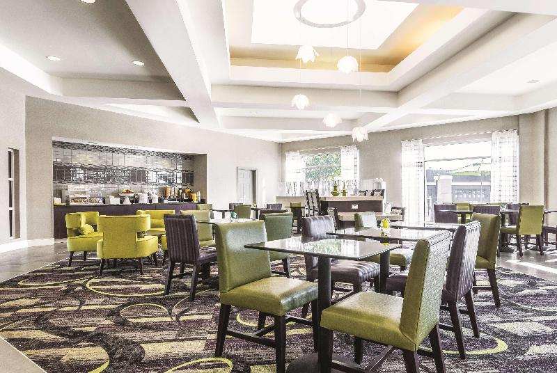 هتل La Quinta By Wyndham Alexandria Airport