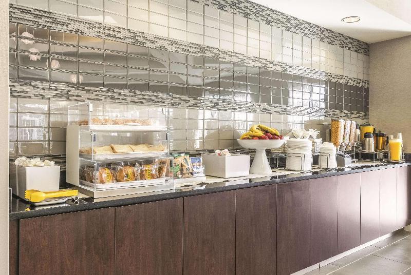 هتل La Quinta By Wyndham Alexandria Airport