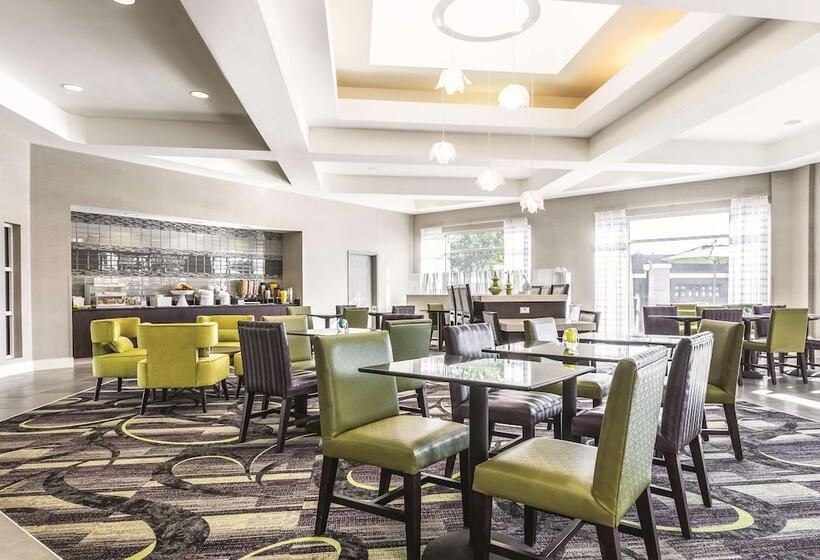 هتل La Quinta By Wyndham Alexandria Airport