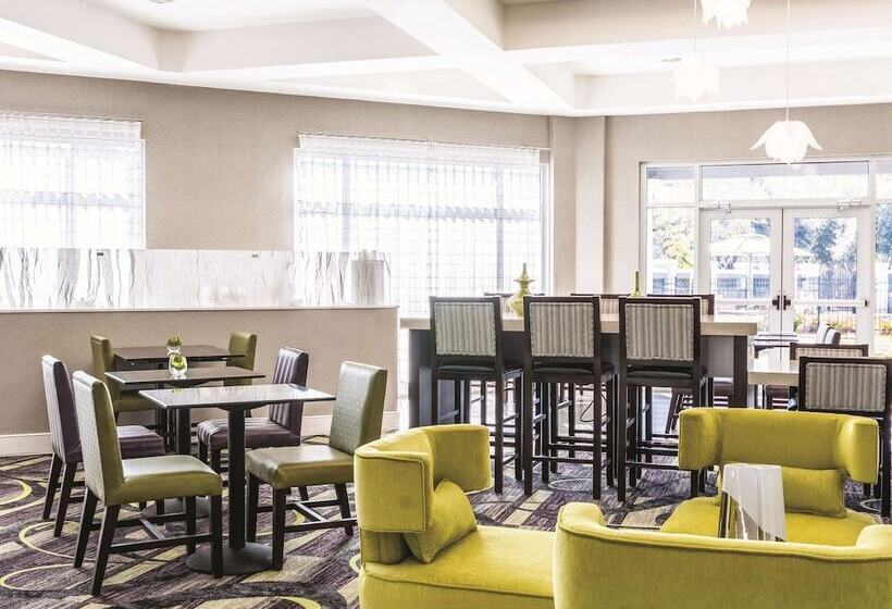 هتل La Quinta By Wyndham Alexandria Airport