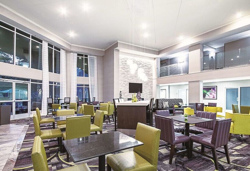 هتل La Quinta By Wyndham Austin Airport