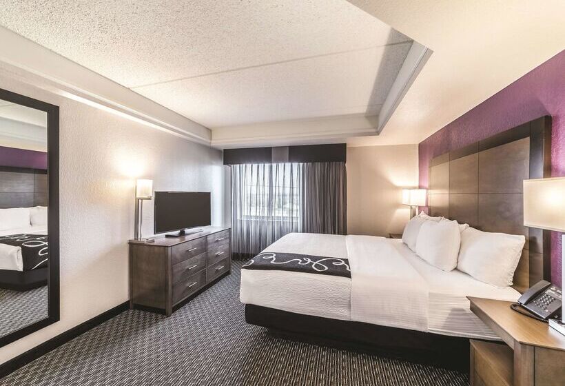 هتل La Quinta By Wyndham Austin Airport