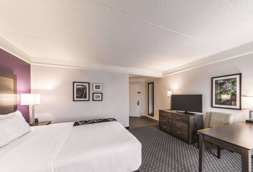 هتل La Quinta By Wyndham Austin Airport