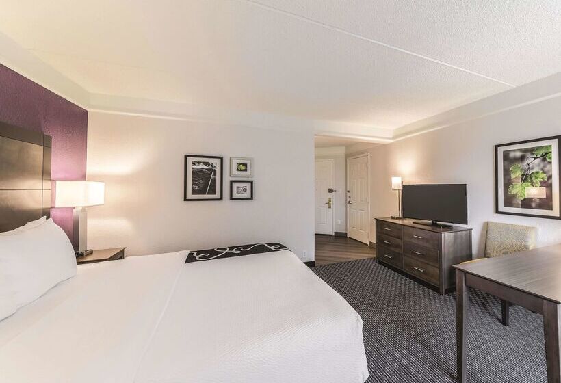 هتل La Quinta By Wyndham Austin Airport