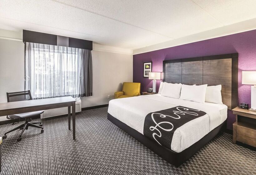 هتل La Quinta By Wyndham Austin Airport