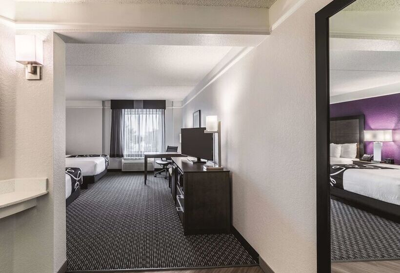 هتل La Quinta By Wyndham Austin Airport