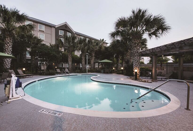 هتل La Quinta By Wyndham Austin Airport