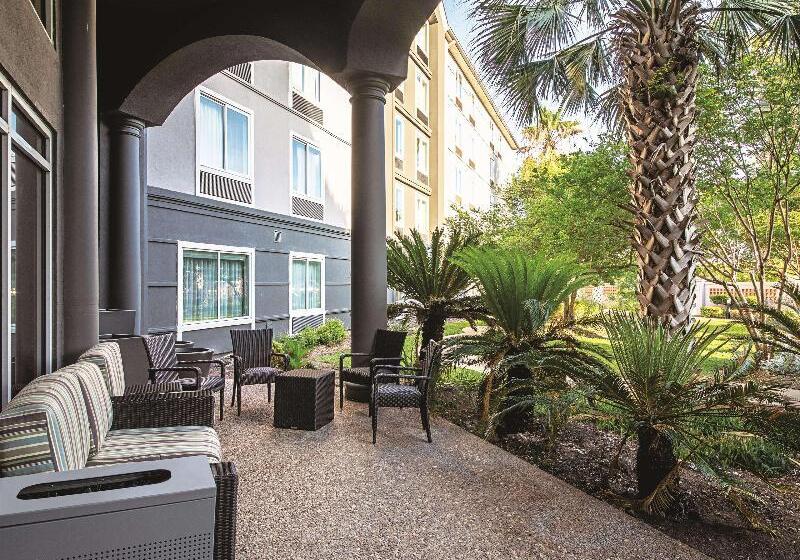 هتل La Quinta By Wyndham Austin Airport