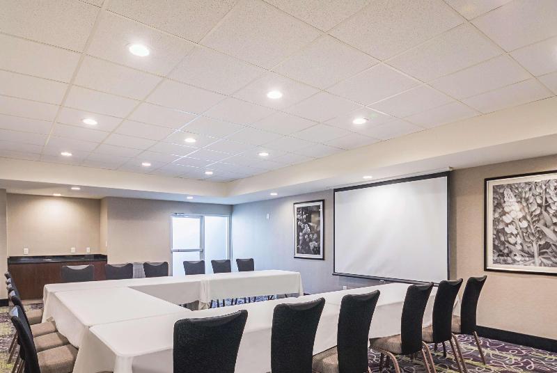هتل La Quinta By Wyndham Austin Airport
