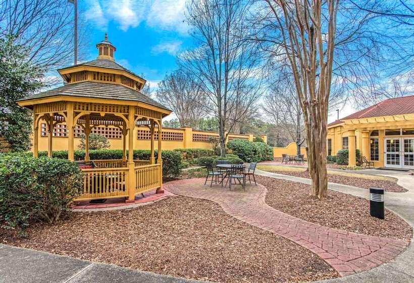 هتل La Quinta By Wyndham Birmingham Homewood