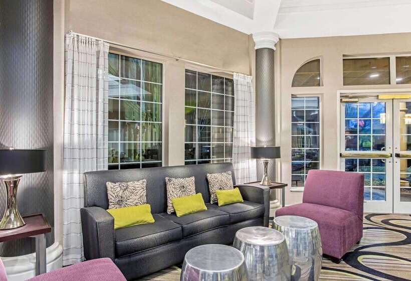 هتل La Quinta By Wyndham Birmingham Homewood