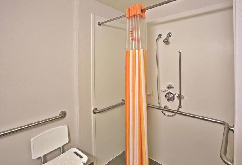 هتل La Quinta By Wyndham Birmingham Homewood