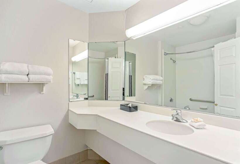 هتل La Quinta By Wyndham Birmingham Homewood