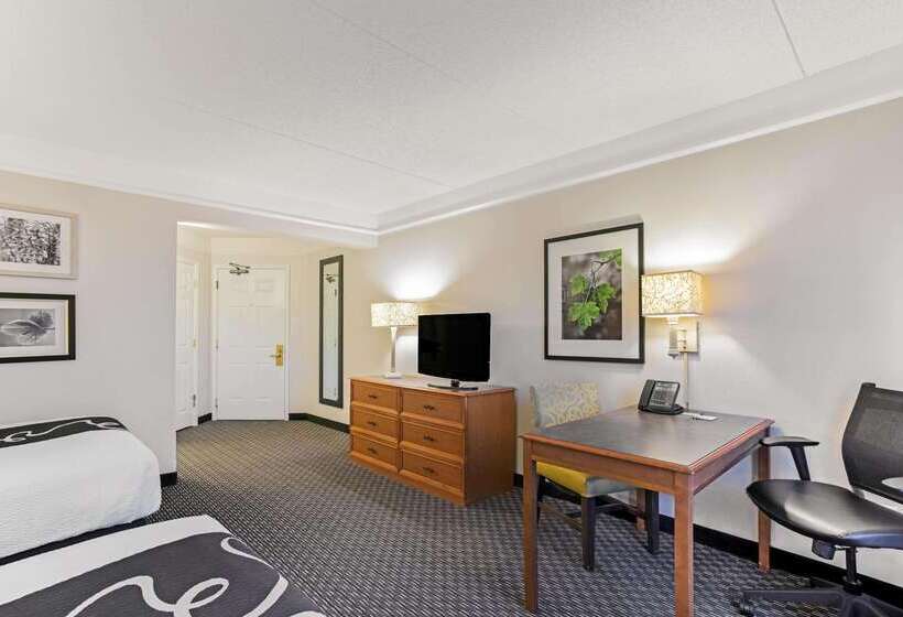 هتل La Quinta By Wyndham Birmingham Homewood