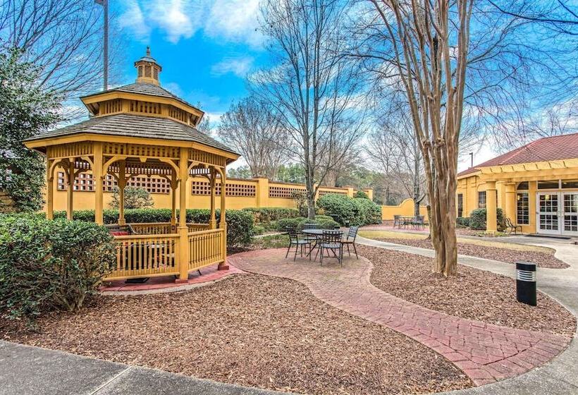هتل La Quinta By Wyndham Birmingham Homewood