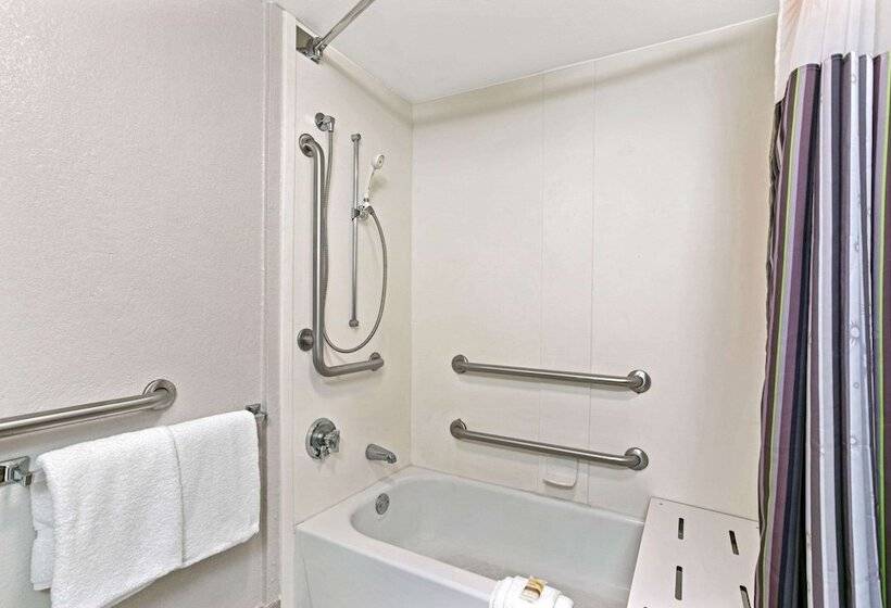 هتل La Quinta By Wyndham Birmingham Homewood
