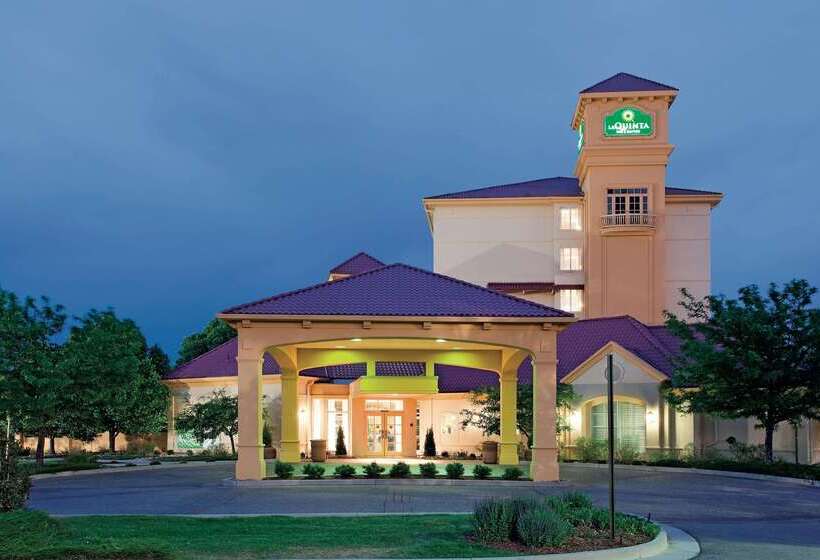 Отель La Quinta Inn & Suites By Wyndham Colorado Springs South Ap