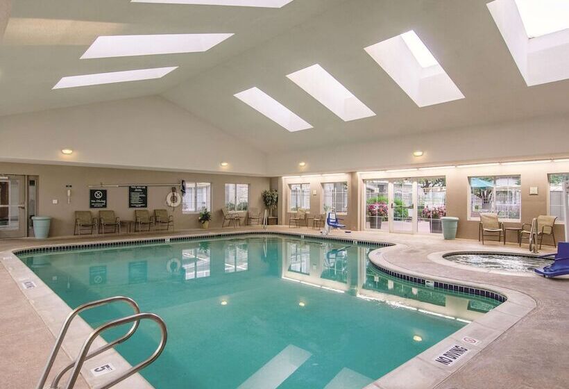 هتل La Quinta By Wyndham Denver Airport Dia
