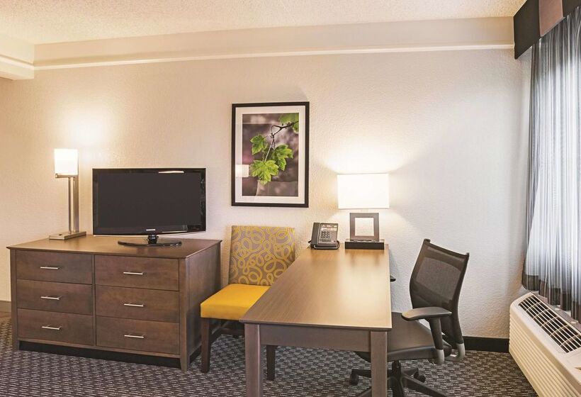 هتل La Quinta By Wyndham Fort Worth North